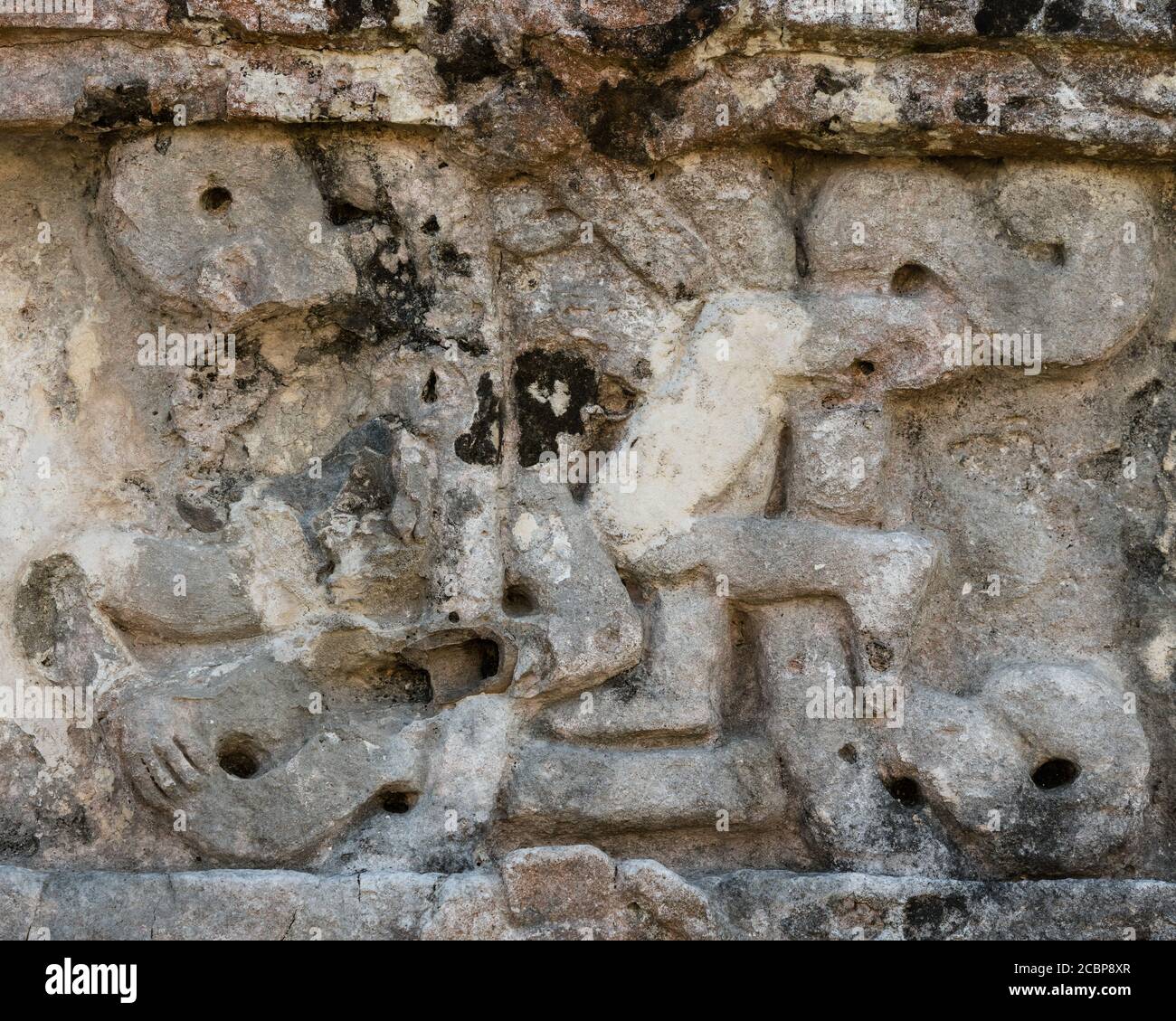Figures de stuc sculptées dans le Temple des fresques dans les ruines de la ville maya de Tulum sur la côte de la mer des Caraïbes. Parc national de Tulum Banque D'Images