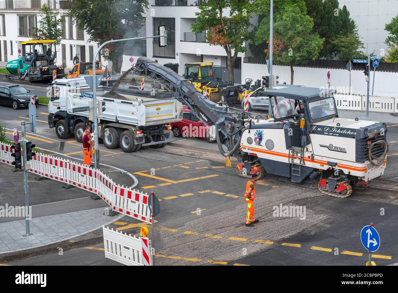 La route est récemment goudronnée, construction de routes, Harlaching, Munich, haute-Bavière, Bavière, Allemagne Banque D'Images