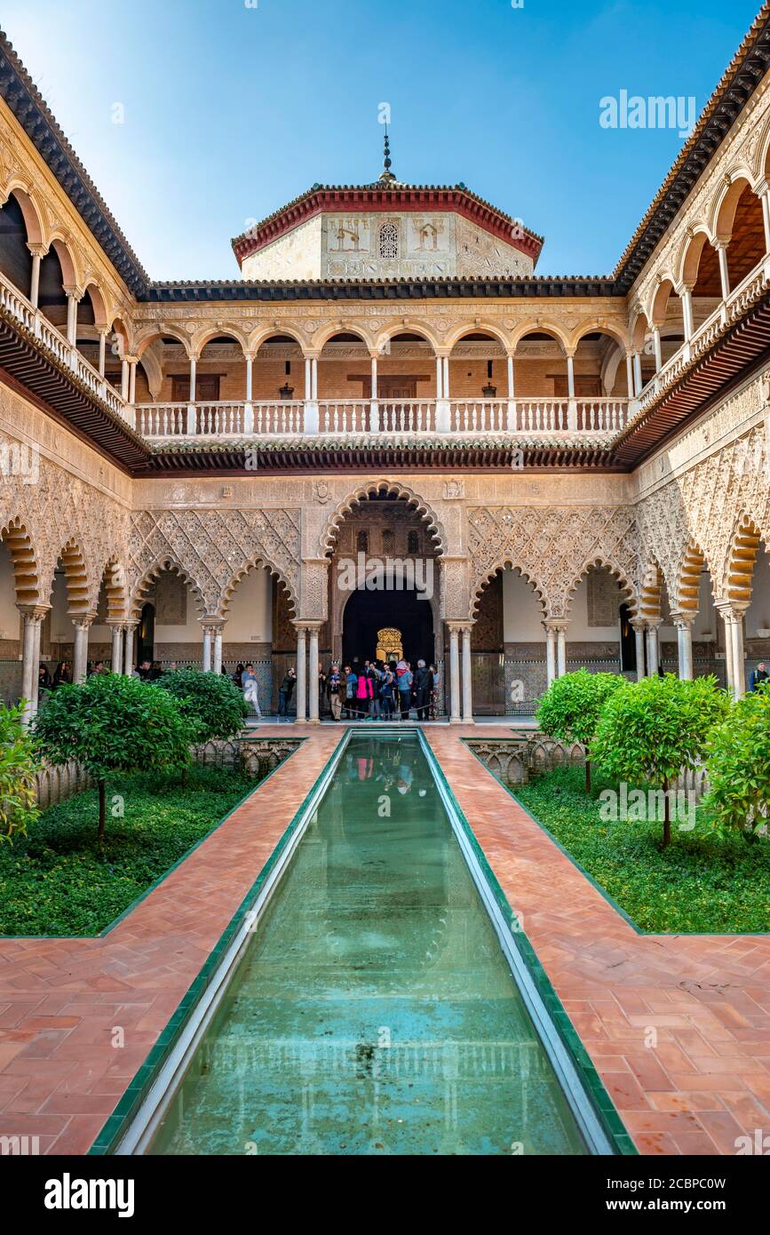 Patio de las Doncellas, Cour des Virgins, cour intérieure de la Renaissance italienne avec stuc arabesques dans le style de Mudejares, Palais Royal de Séville Banque D'Images
