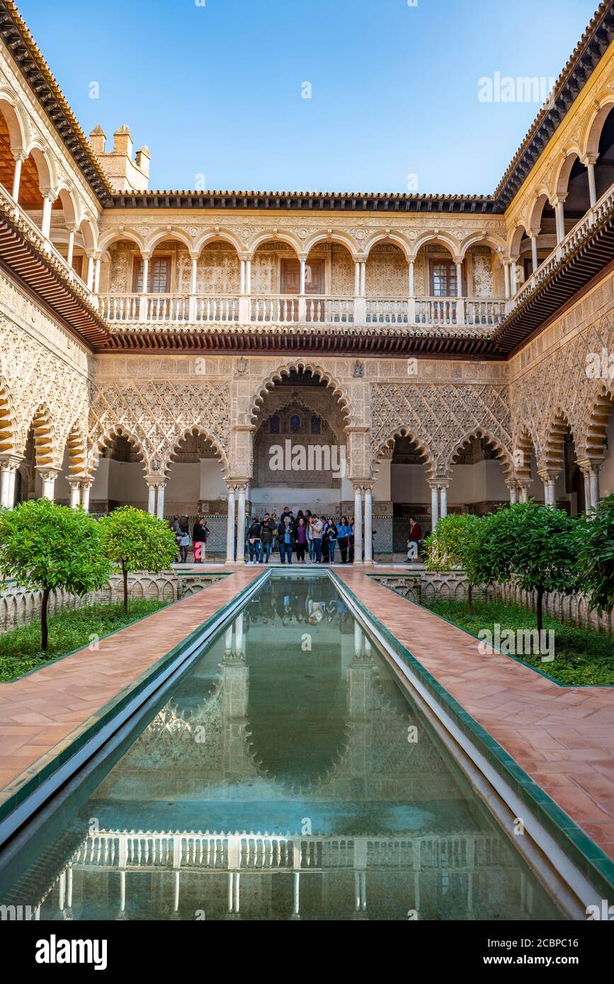 Patio de las Doncellas, Cour des Virgins, cour intérieure de la Renaissance italienne avec stuc arabesques dans le style de Mudejares, Palais Royal de Séville Banque D'Images