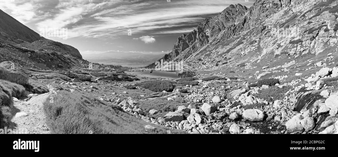 High Tatras - Slovaquie - le regard au lac de Pleso nad Skodom à Mlynicka dolina . Banque D'Images