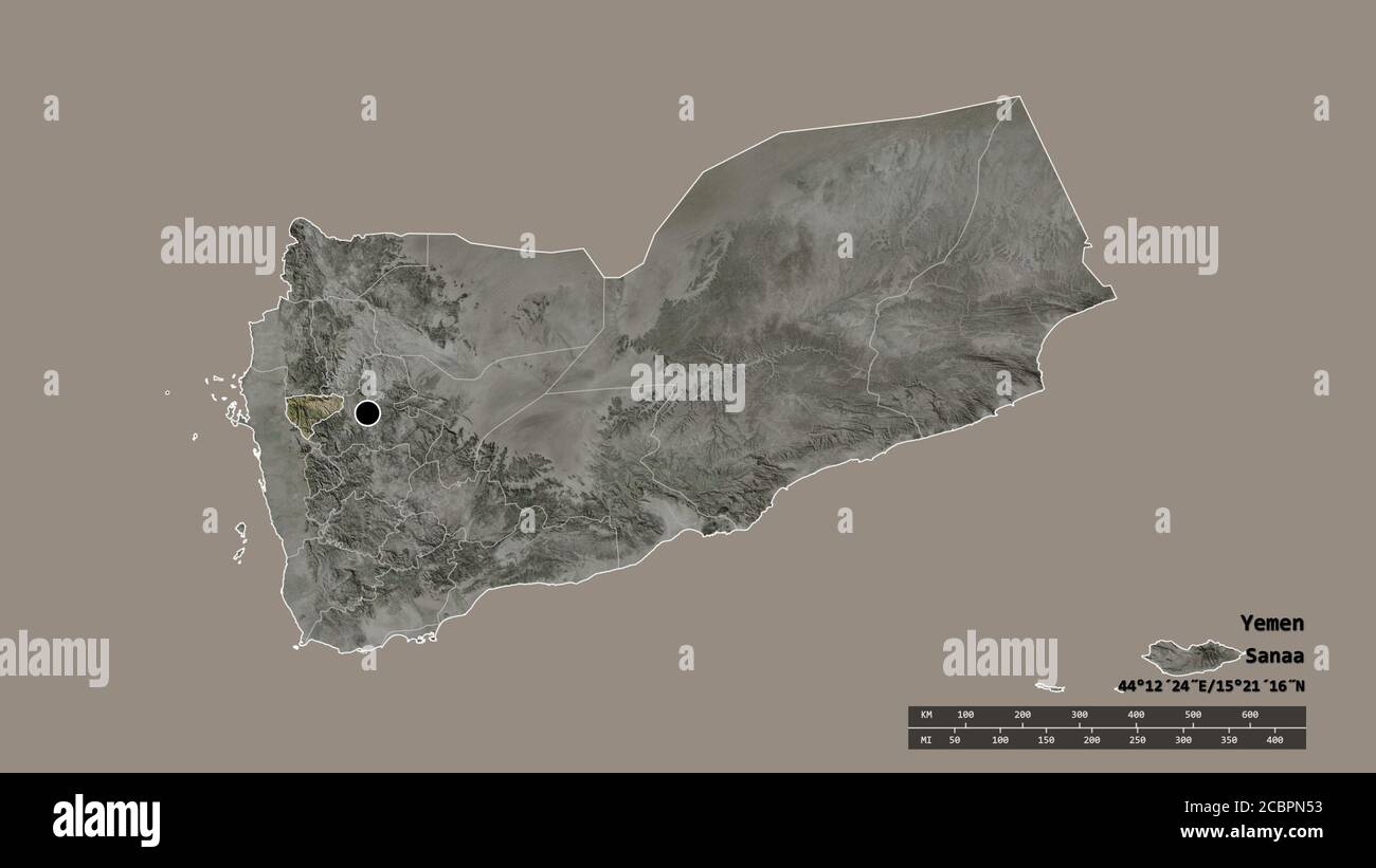 Forme désaturée du Yémen avec sa capitale, sa principale division régionale et la région séparée d'Al Mahwit. Étiquettes. Imagerie satellite. Rendu 3D Banque D'Images