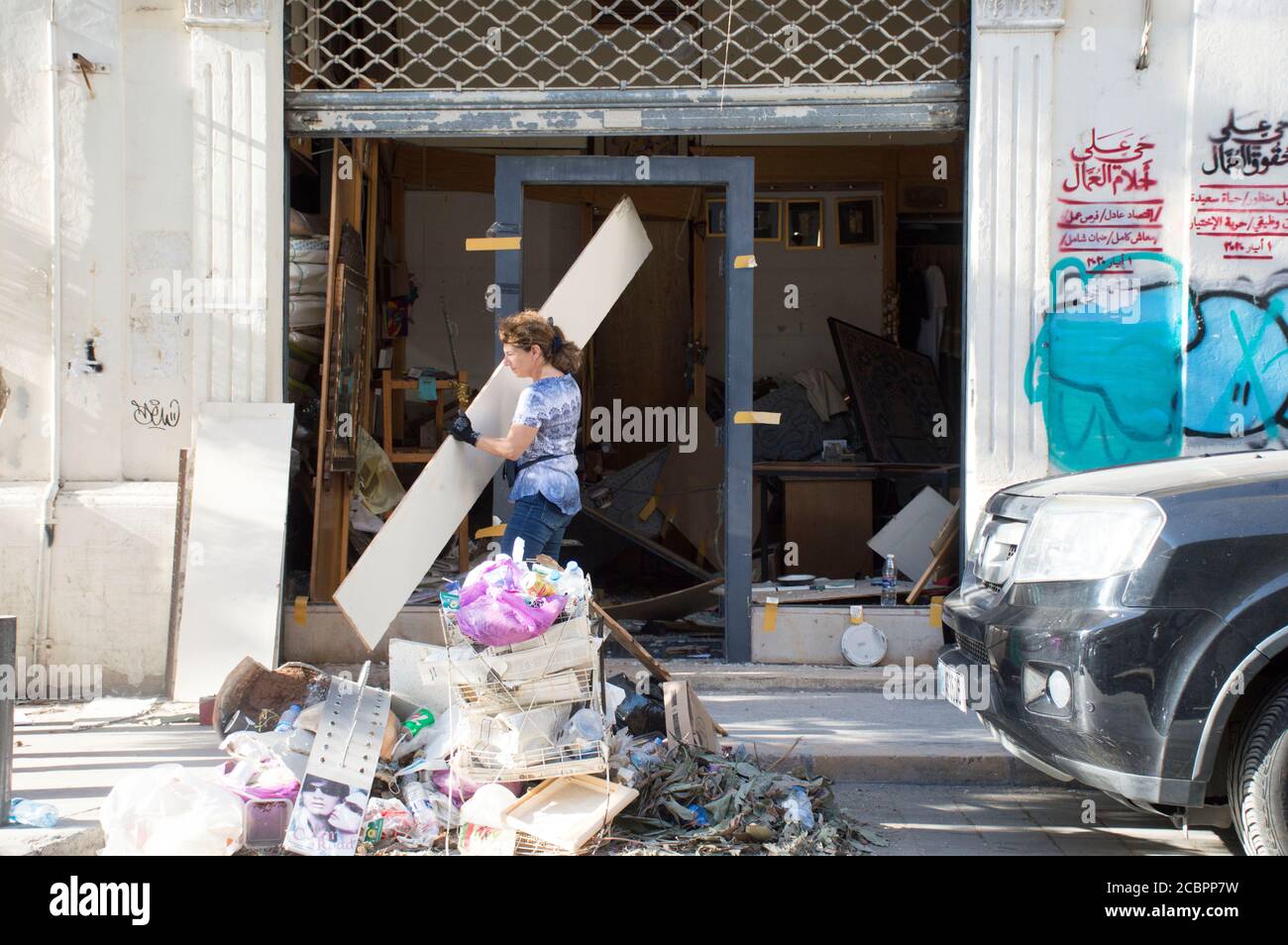 Beyrouth, Liban, 6 août 2020. Après l'explosion de Beyrouth, la jeunesse et les volutes libanais ramassant les déchets et aidant les gens. Le Banque D'Images