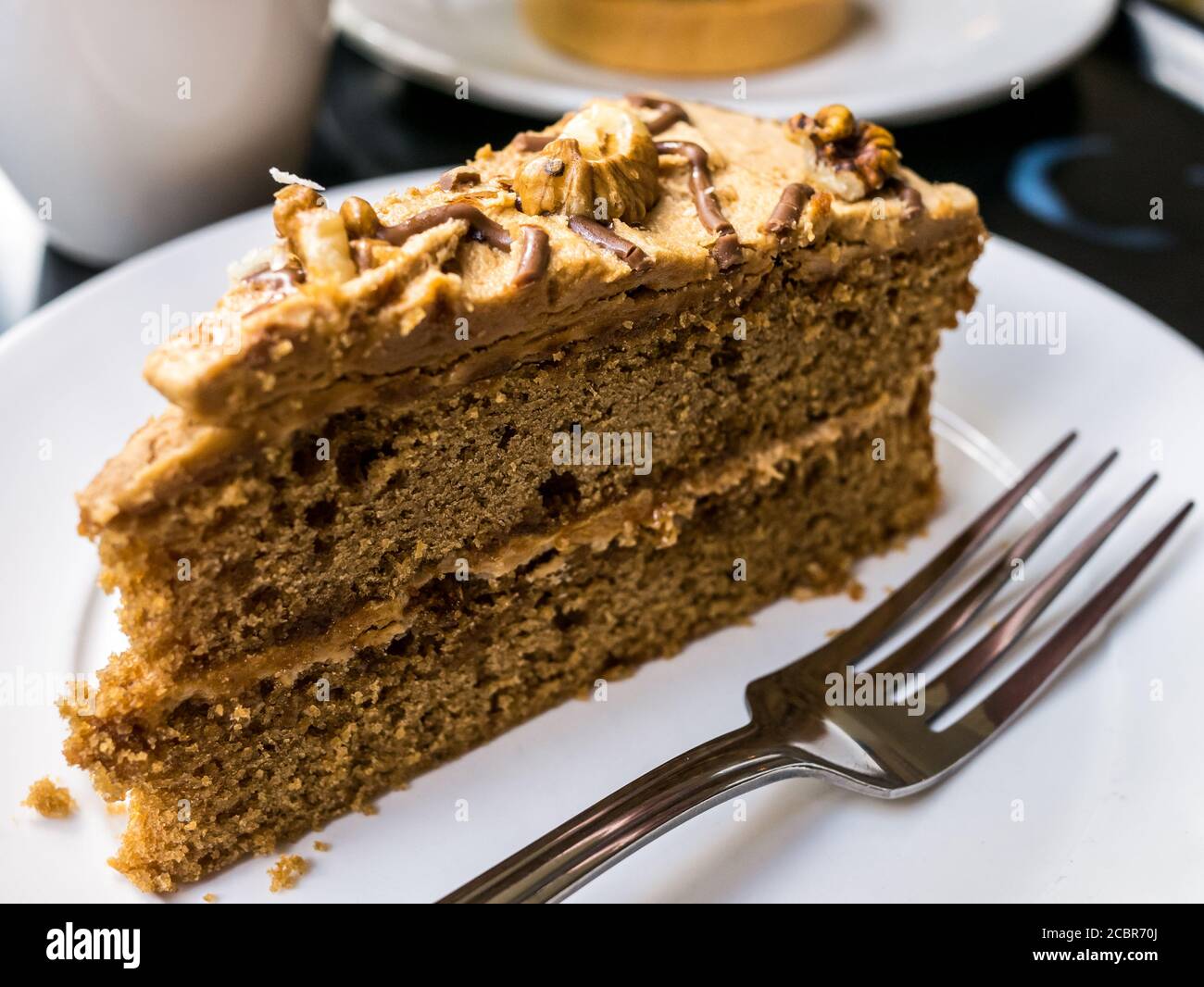Tranche de gâteau au café et aux noix Banque D'Images
