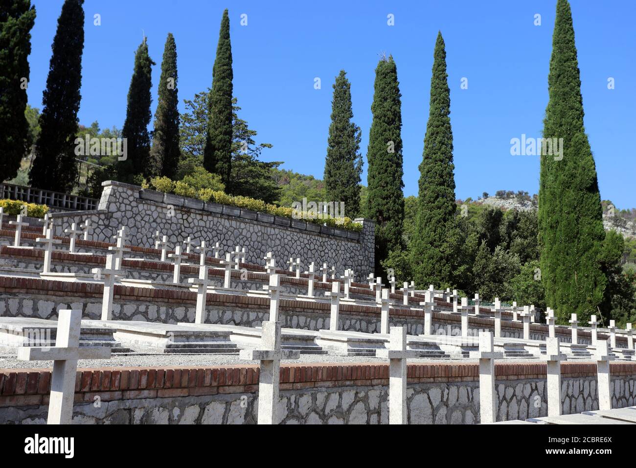 Mignano MonteLungo, italia - 14 agosto 2020: Il cimitero militare che contiene le spoglie di 974 soldati italiani morti durante i comitimenti nelle Banque D'Images