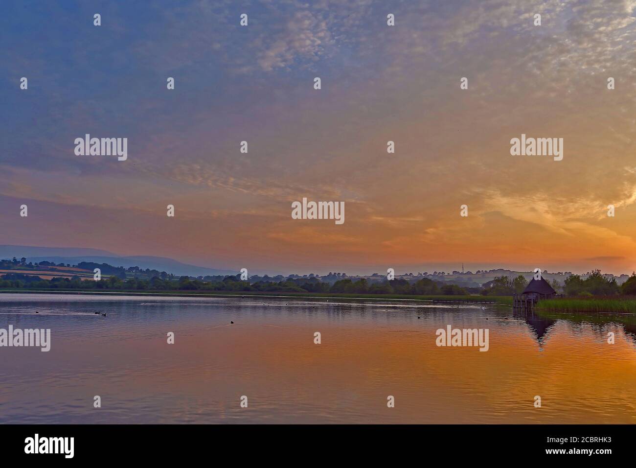 Coucher de soleil sur le lac Llangorse dans les Brecon Beacons, Powys, pays de Galles, le 9 août 2020. ©PRWPhotography Banque D'Images