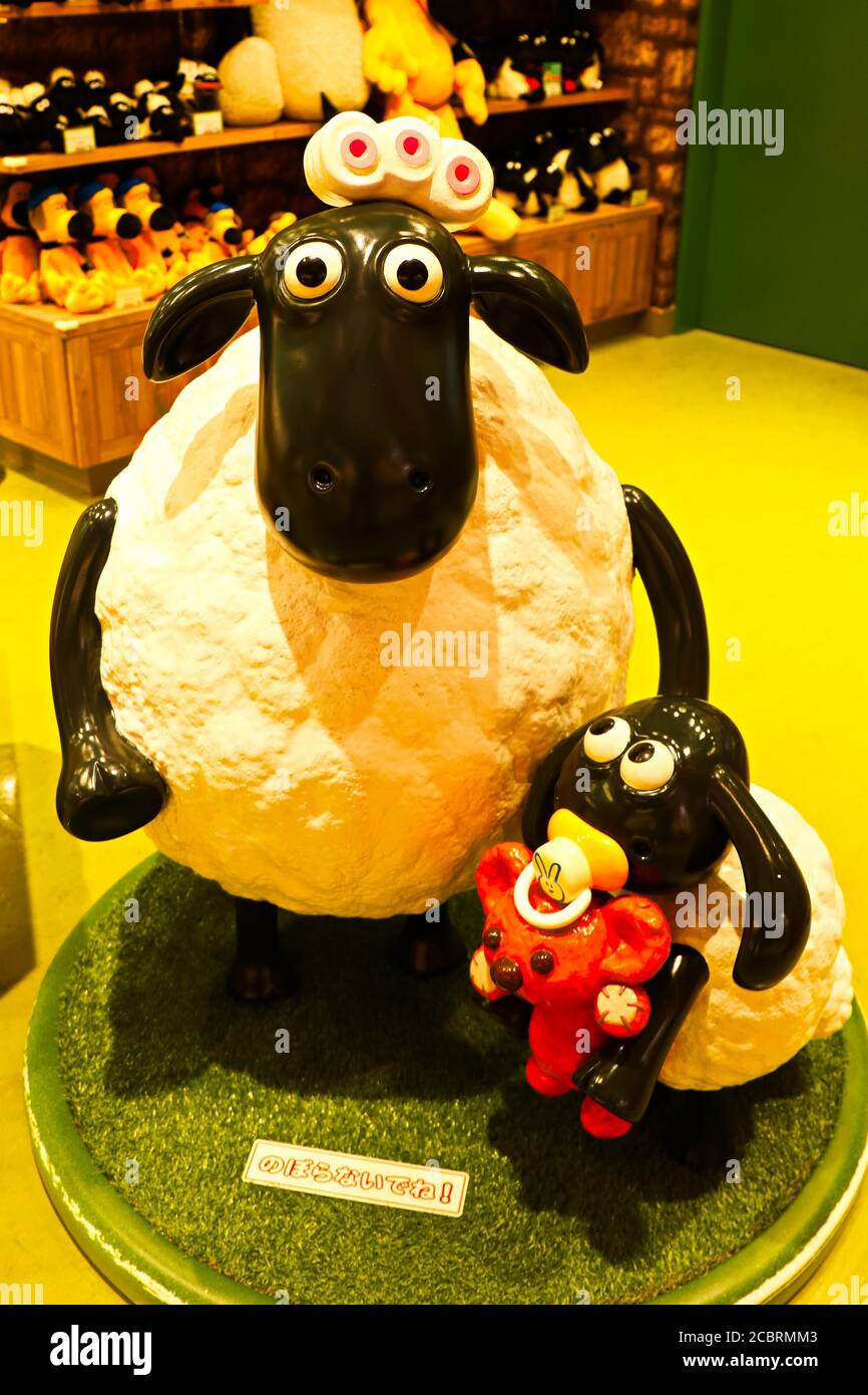 Timmy et la figure mère de Timmy de Shaun le Sheep à Expiocity, Osaka.JAPAN. Banque D'Images