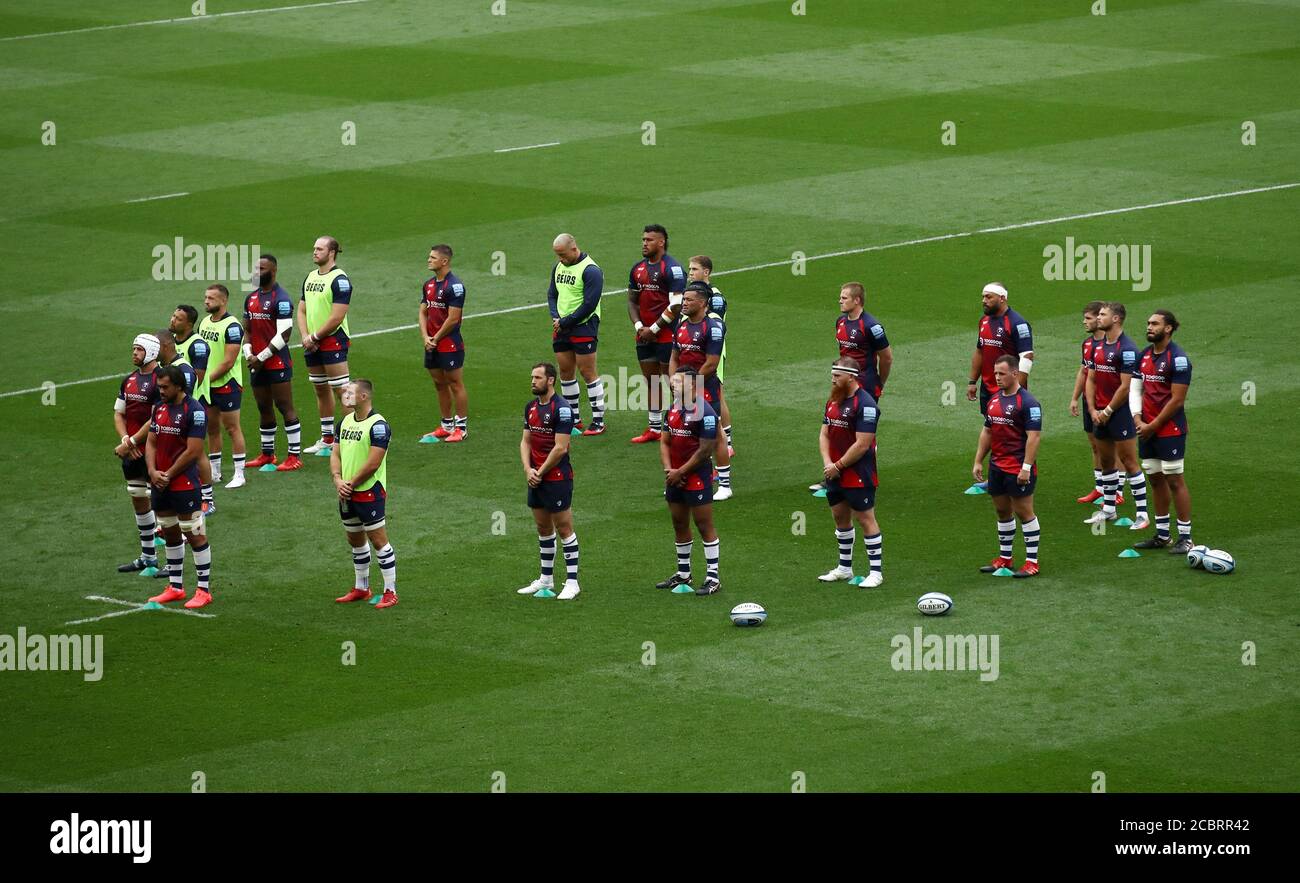 Les joueurs de Bristol Bears reconnaissent le mouvement Rugby Against racisme en formant un V lors du match Gallagher Premiership à Ashton Gate, Bristol. Banque D'Images