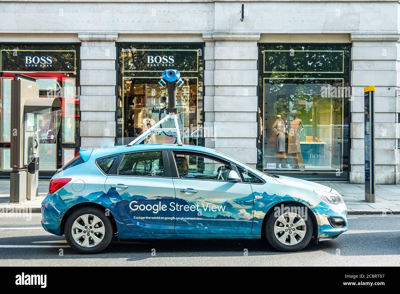 Londres- août, 2020: Voiture Google Street View sur Sloane Square dans l'ouest de Londres Banque D'Images