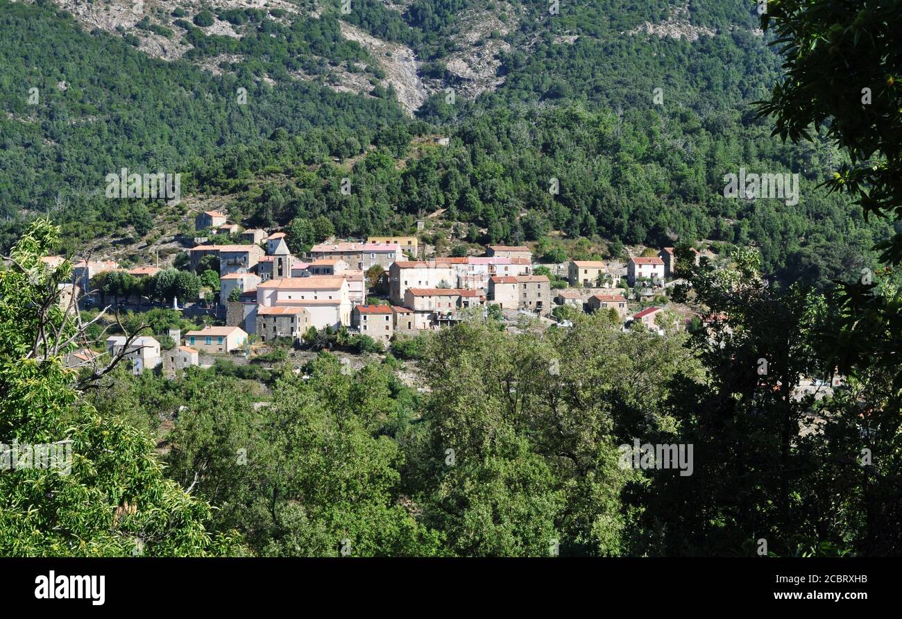 Petit village de montagne de Vico en Corse du Sud Banque D'Images