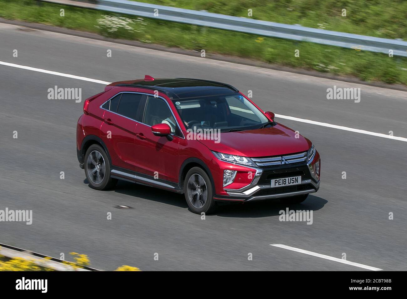 2018 Mitsubishi Eclipse Cross First Ed Red car SUV essence conduite sur l'autoroute M6 près de Preston dans Lancashire, Royaume-Uni. Banque D'Images