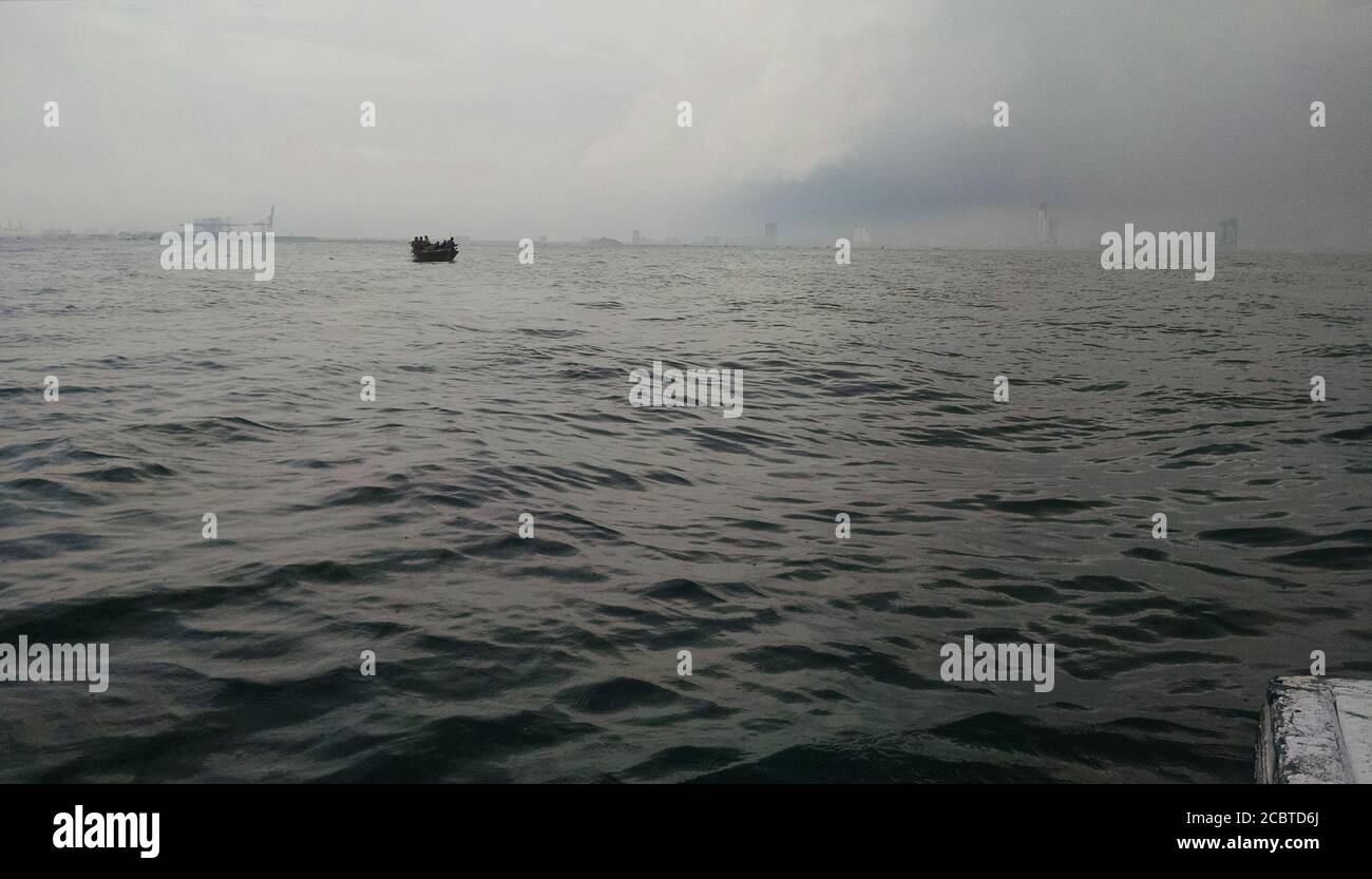 Pêche en haute mer en bateau près de l'île de Manora Karachi Sindh Pakistan Banque D'Images