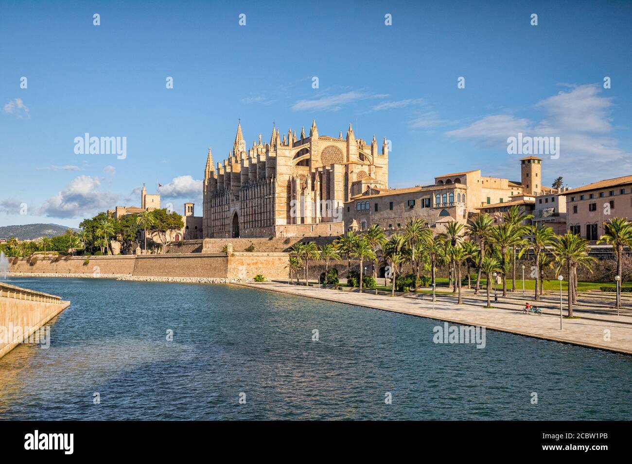 6 mars 2020 : Palma, Majorque, Espagne - Parc de la Mar et Cathédrale de Majorque. Banque D'Images