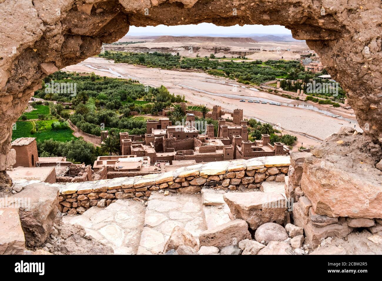 Vue sur la rivière Ounila depuis ait Benhaddou Banque D'Images