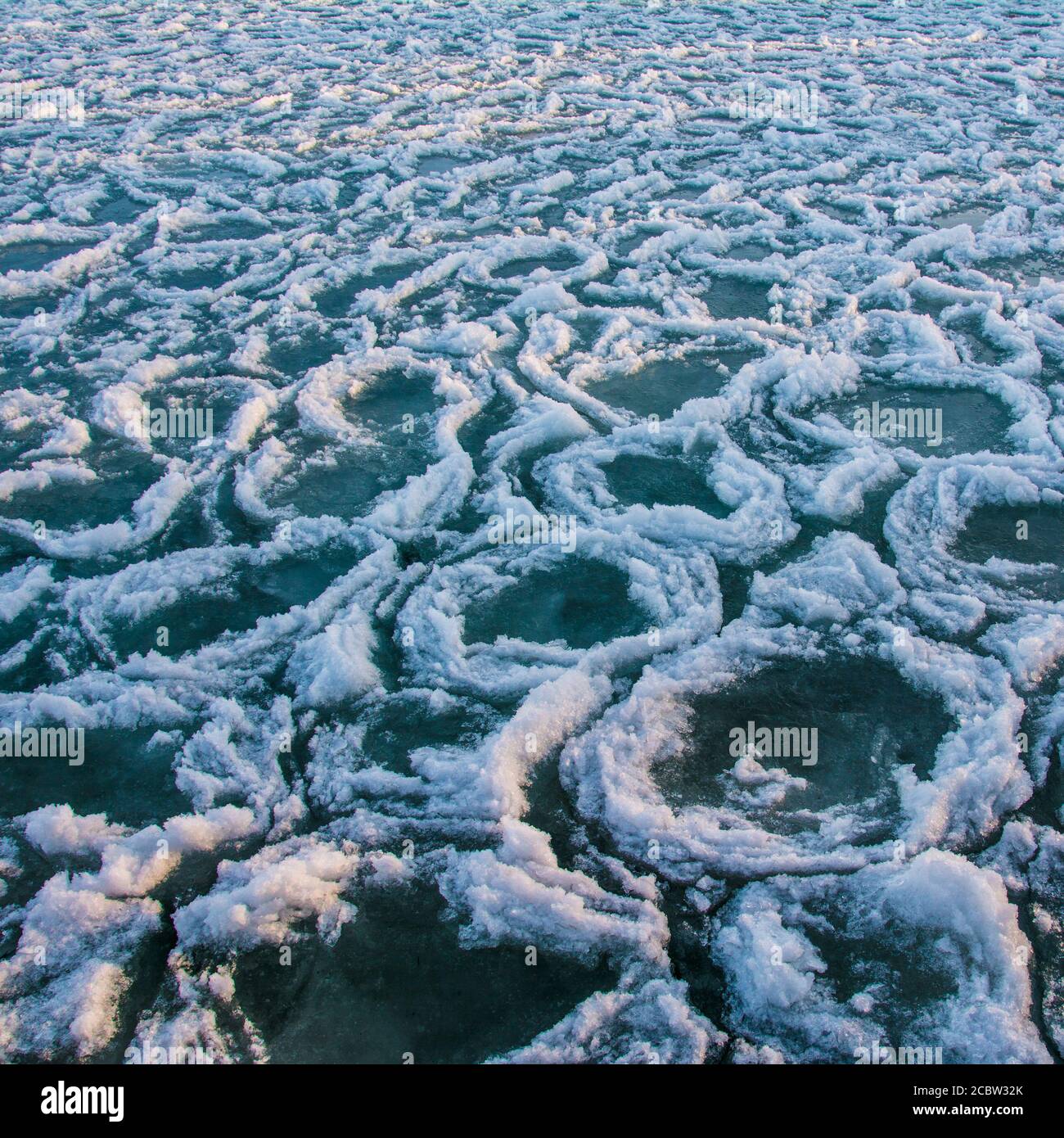 Formations de glace. Formes d'eau gelée. À Frozen Lake Baikal. Banque D'Images