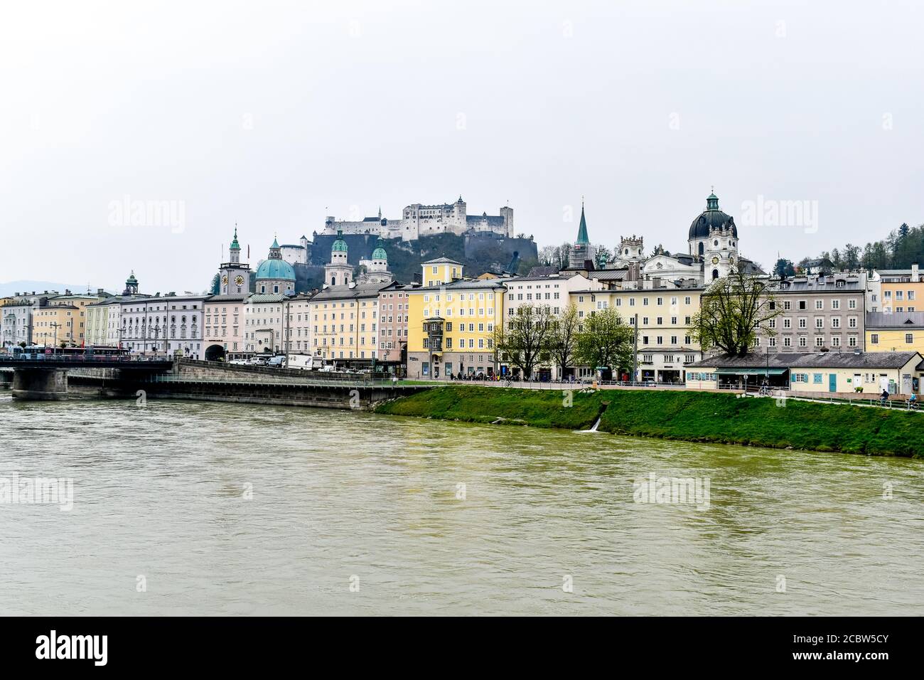 Bâtiments de Salzbourg et de la forteresse de Salzbourg Banque D'Images