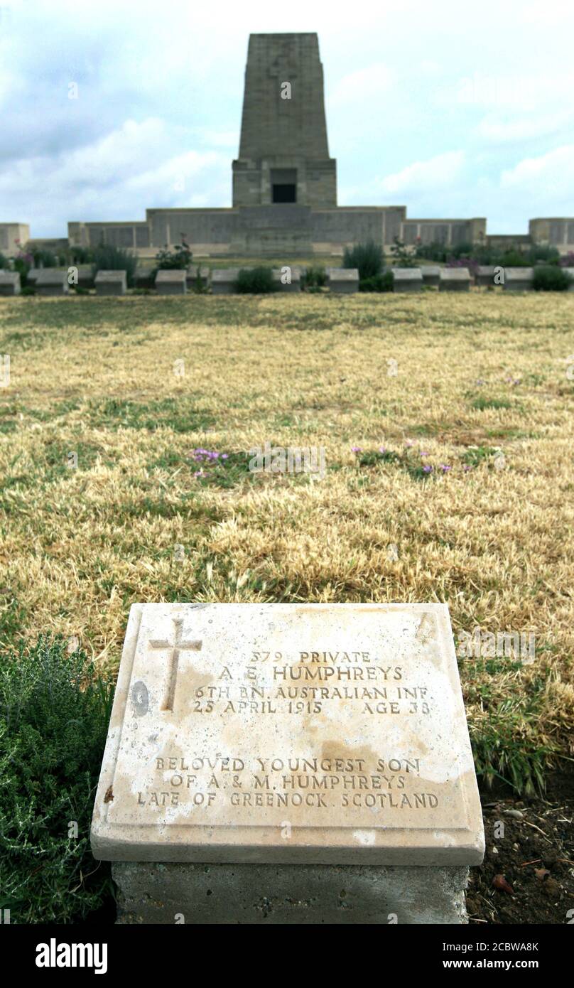 La pierre tombale des soldats australiens morts de la guerre mondiale le soldat A E Humphreys au cimetière Lone Pine Cemetery sur la péninsule de Gallipoli en Turquie. Banque D'Images