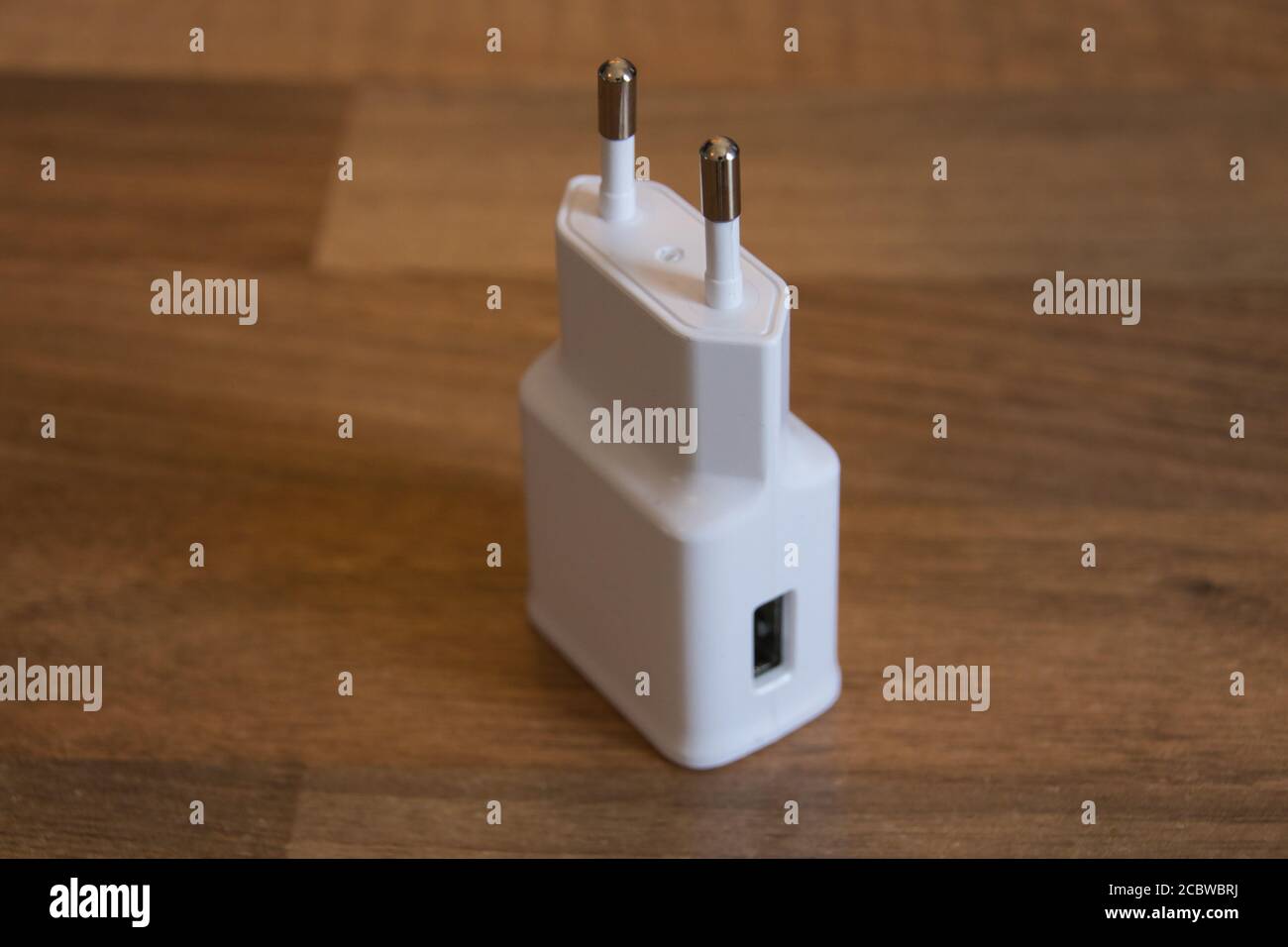 Un chargeur d'adaptateur de fiche mâle blanc isolé Banque D'Images