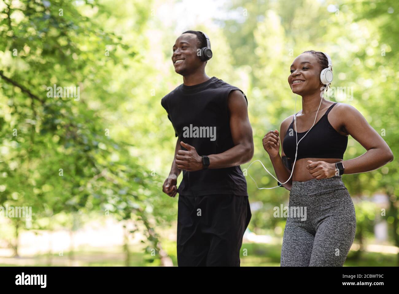 Ensemble jogging couple hotsell
