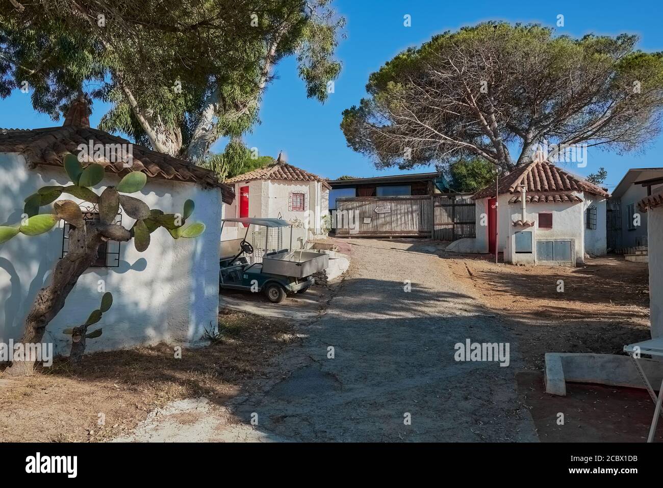 Tukul maisons sur Acapulco camping dans le village de Palau, sur l'île de Sardaigne Banque D'Images Tukul maisons sur Acapulco camping dans le village de Palau, sur l'île de Sardaigne Banque D'Images
