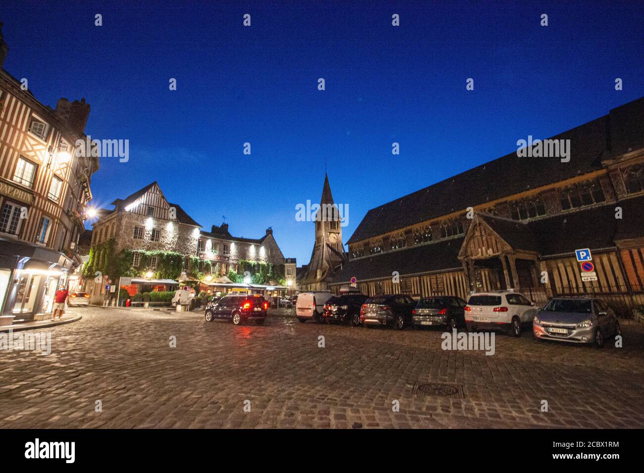 Vieux port de Honfleur la nuit Banque D'Images