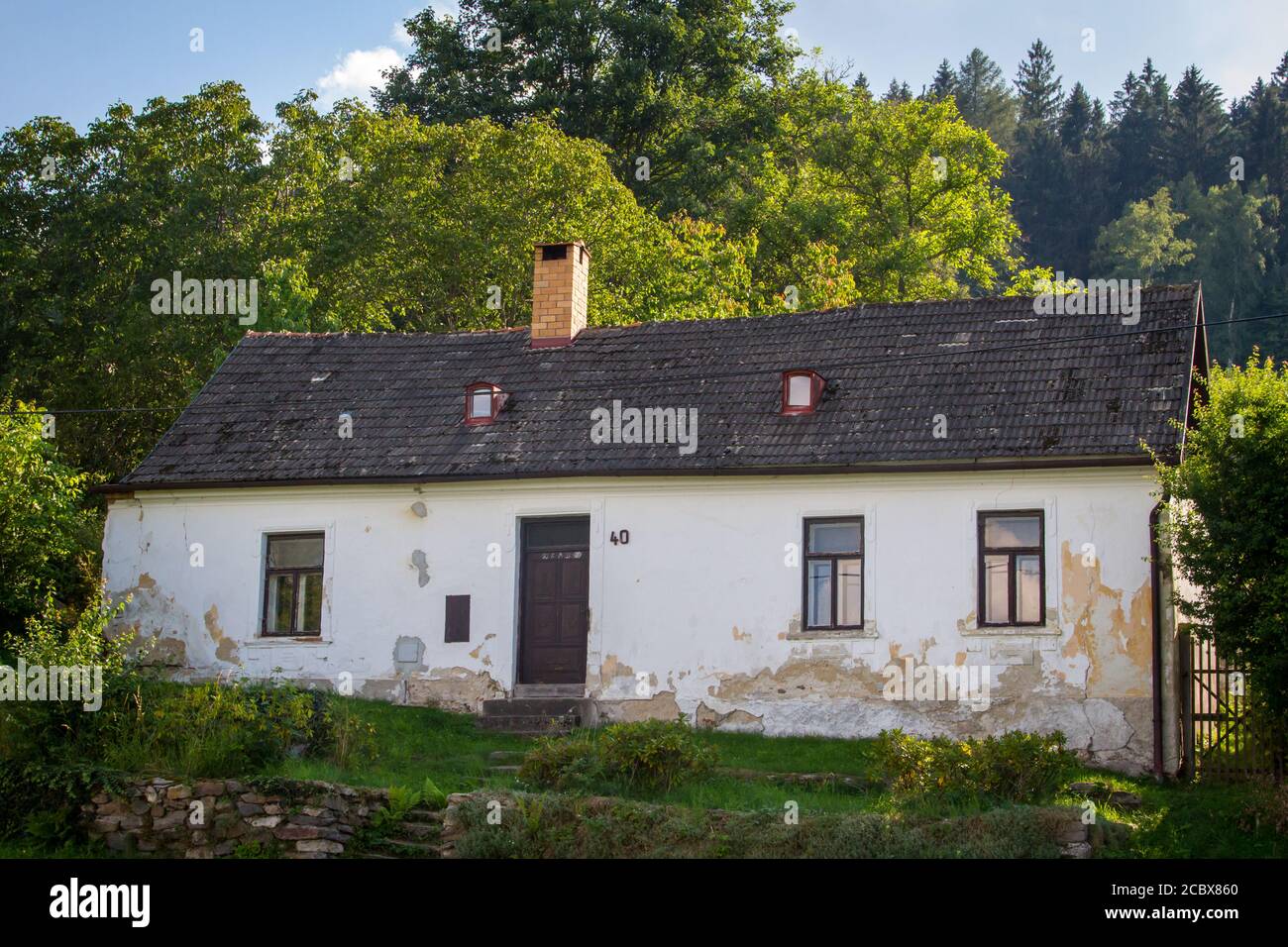 Maison abandonnée dans le village de Dobra Voda, République Tchèque Banque D'Images