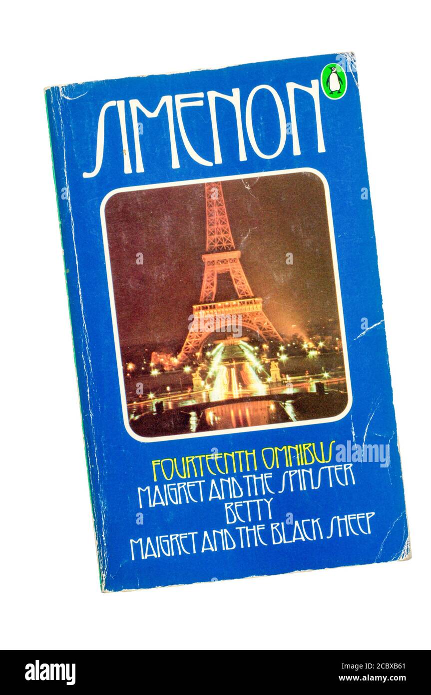 Un vieux livre de poche de Georges Simenon du Quatorzième Simenon Omnibus. Banque D'Images
