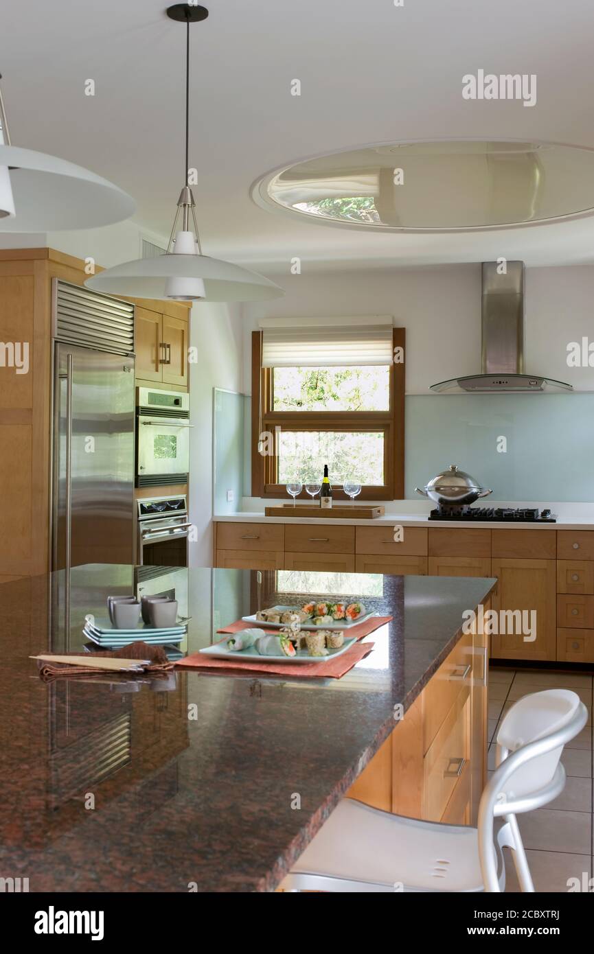 Armoires de cuisine blondes Banque D'Images