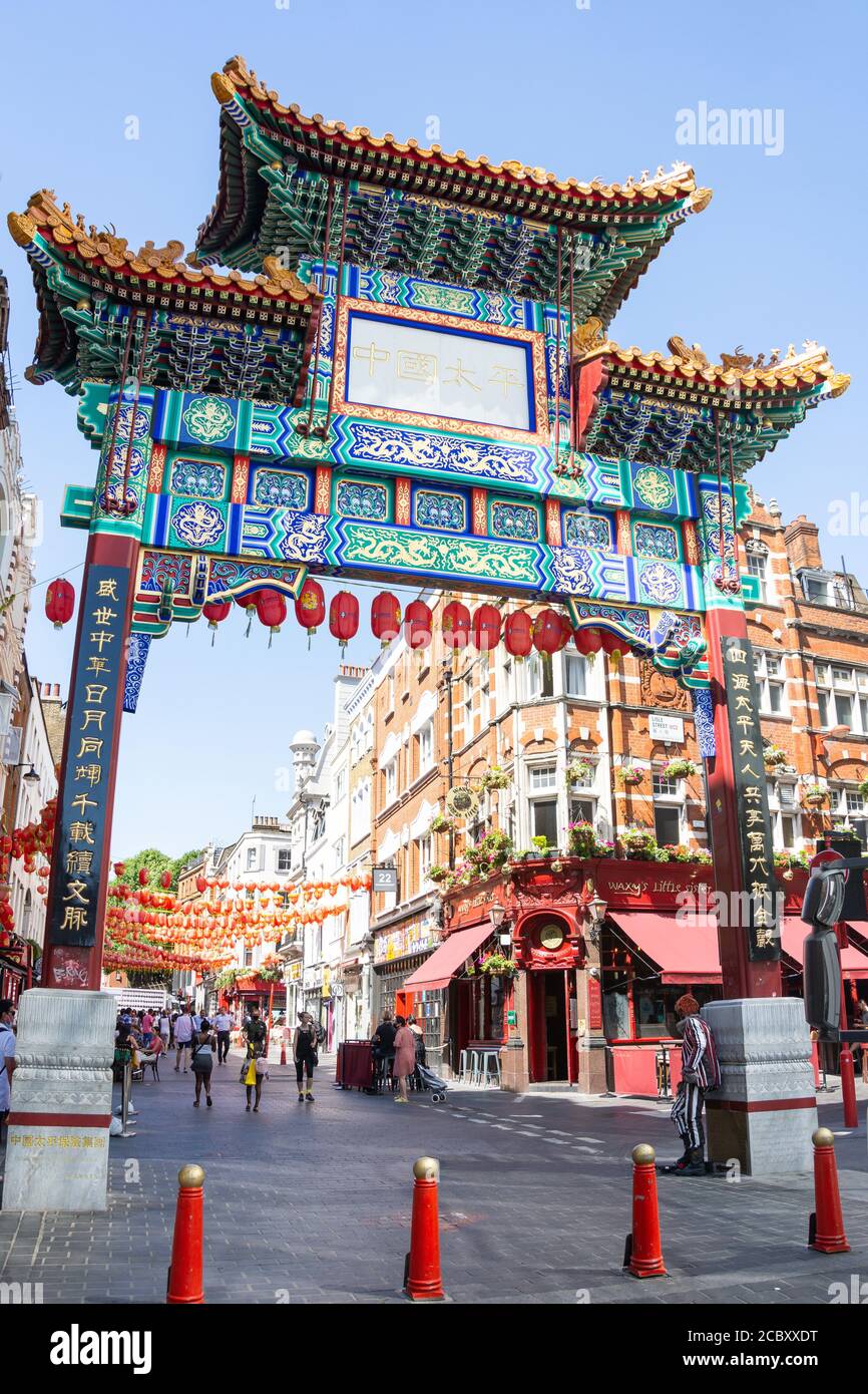 Chinatown Gate, Chinatown, Wardour Street, City of Westminster, Greater London, Angleterre, Royaume-Uni Banque D'Images