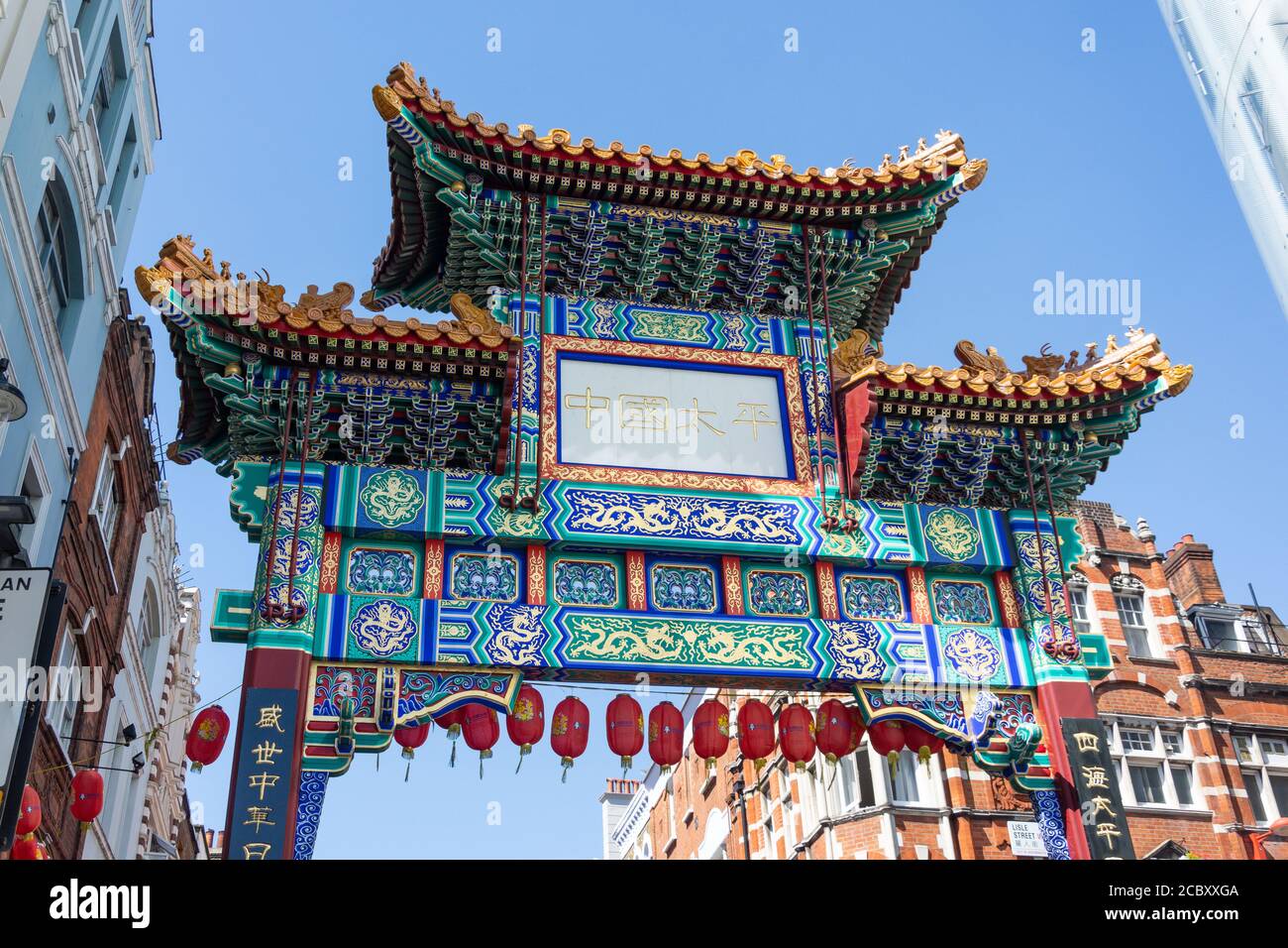 Chinatown Gate, Chinatown, Wardour Street, City of Westminster, Greater London, Angleterre, Royaume-Uni Banque D'Images