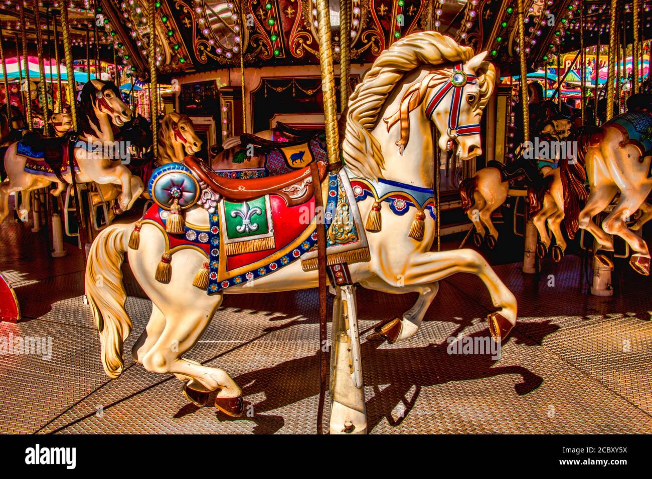 Promenade à cheval au carrousel Banque D'Images
