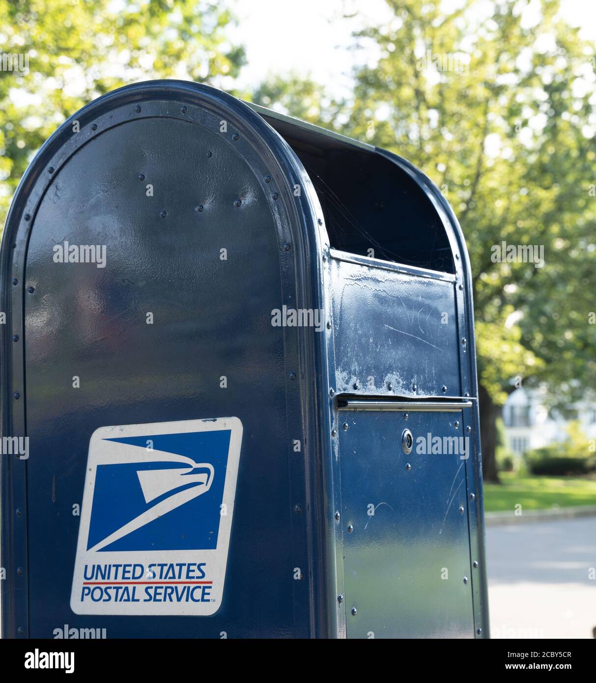 Berks County, Pennsylvanie- 14 août 2020 : boîte aux lettres USPS sur la rue Suburban en Pennsylvanie Banque D'Images