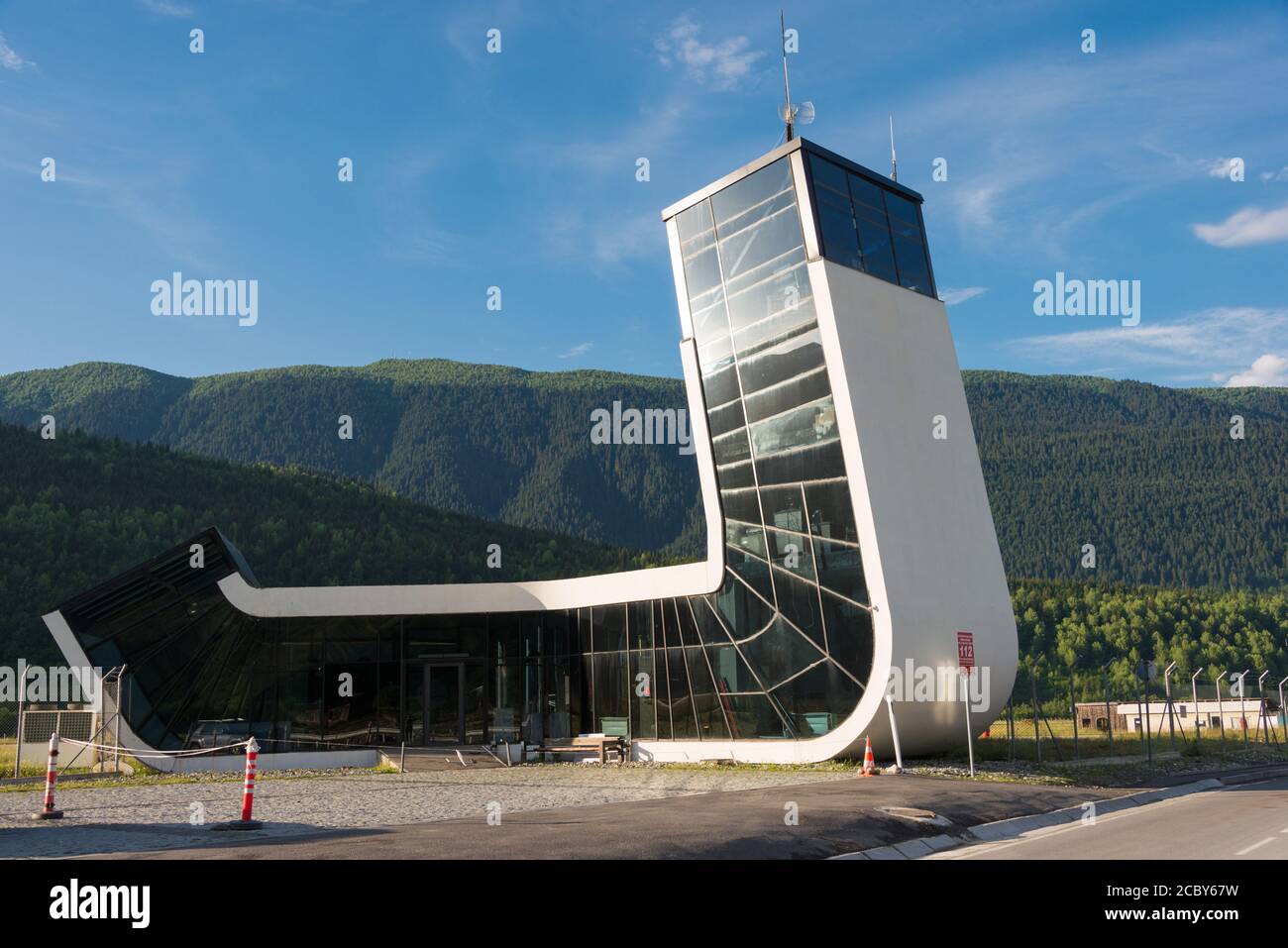 Mestia, Géorgie - aéroport Queen Tamar à Mestia, Samegrelo-Zemo Svaneti, Géorgie. Banque D'Images