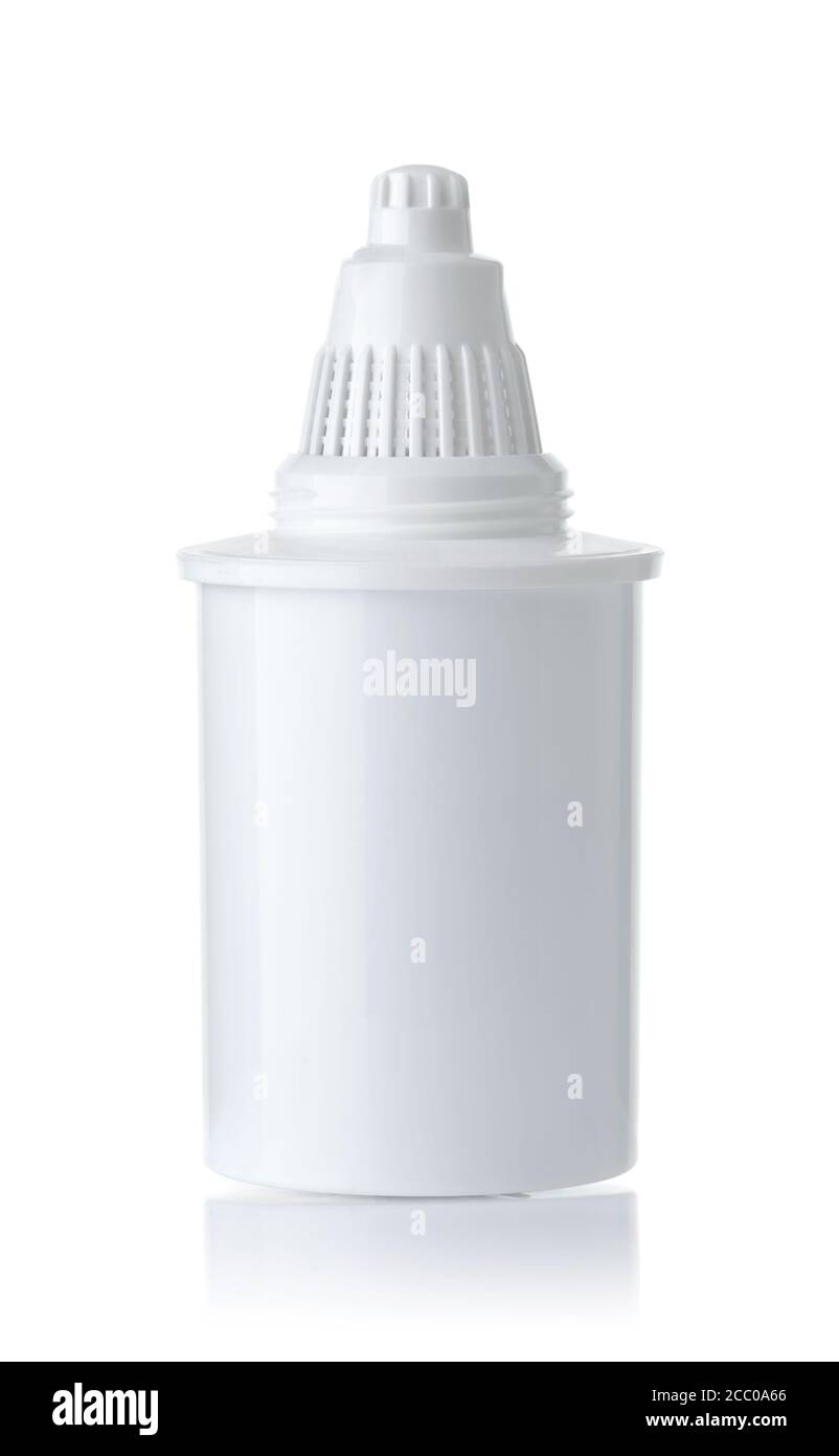 Vue avant de la cartouche de filtre à eau en plastique blanc isolée sur blanc Banque D'Images