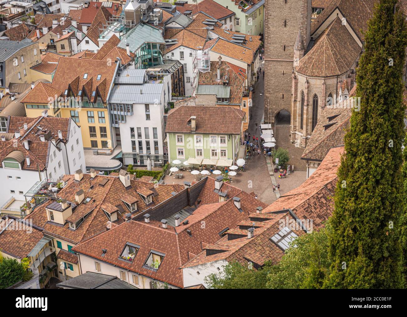 Merano (Meran) dans le Tyrol du Sud - Trentin-Haut-Adige - Nord de l'Italie. Vue de dessus du centre historique de la vieille ville Banque D'Images