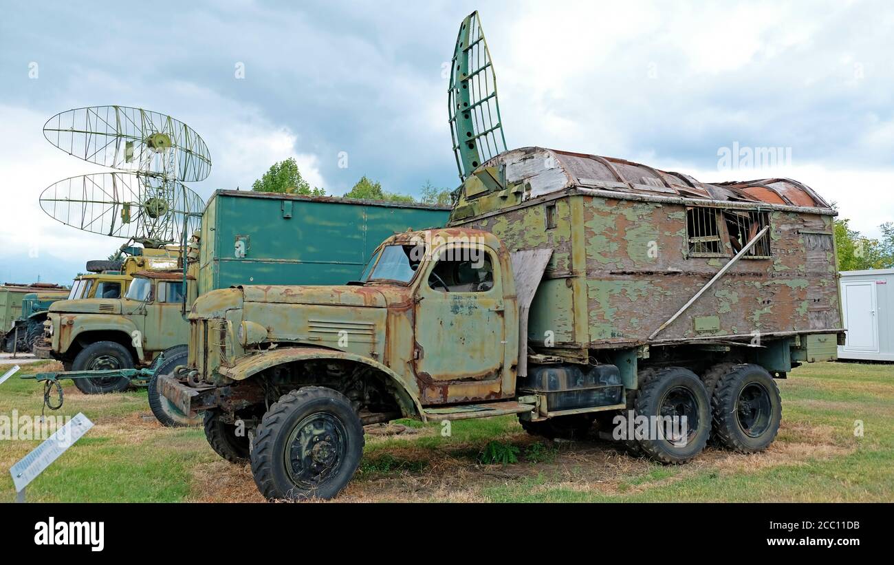 Une station de radio d'aérodrome Mobil HF R-820 est montée Chariot Zil-151 Banque D'Images