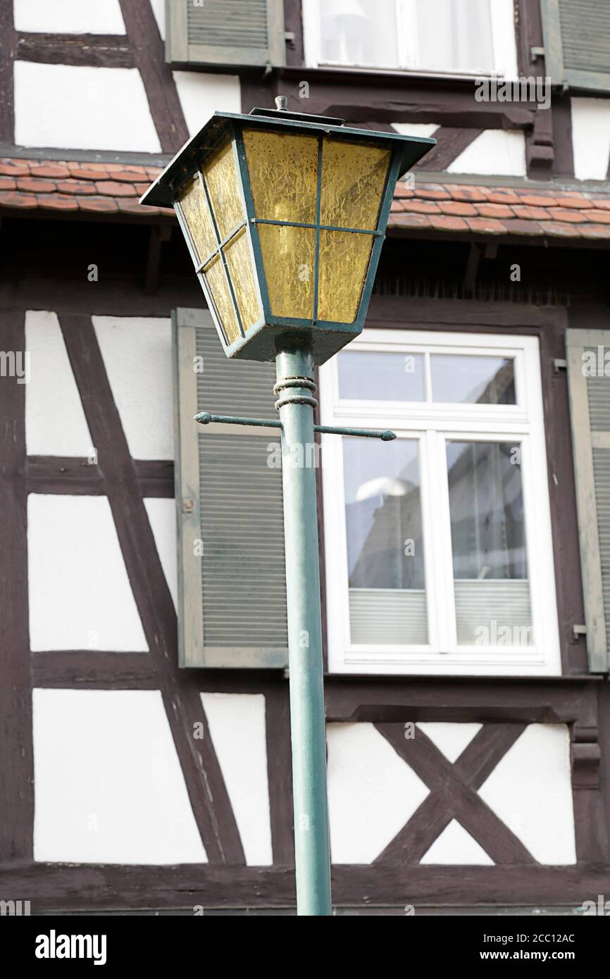 Streetlamp dans l'une des rues de l'Oberkirch, Forêt Noire, Bade-Wurtemberg, Allemagne Banque D'Images