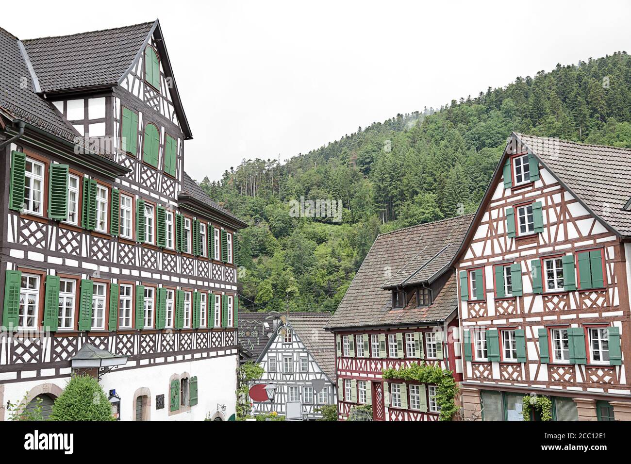 Maisons traditionnelles à colombages situées dans le centre historique de Schiltach, Forêt Noire, Bade-Wurtemberg, Allemagne, Europe Banque D'Images