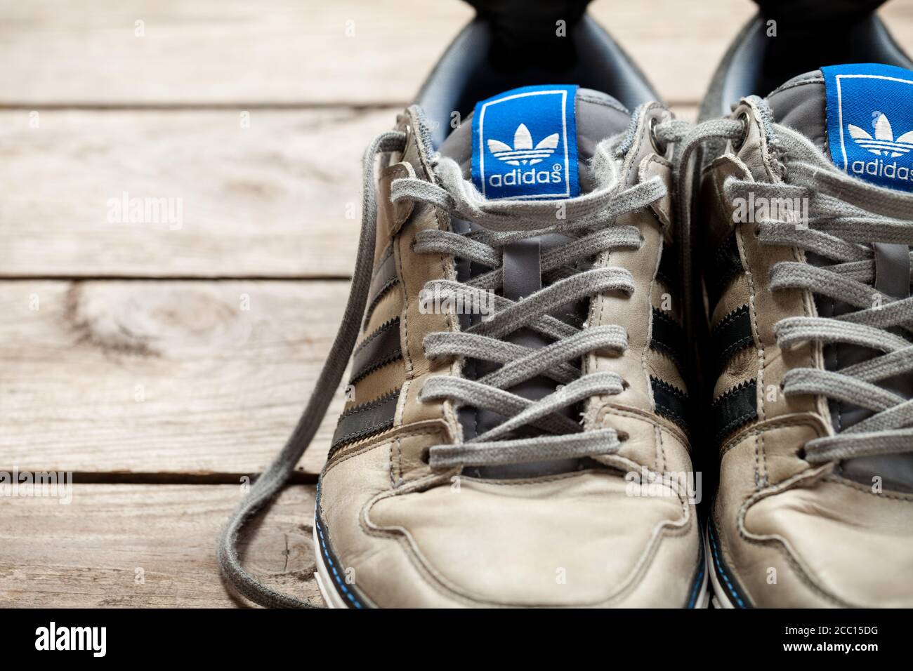 les chaussures adidas est vieux les chaussures adidas est vieux
