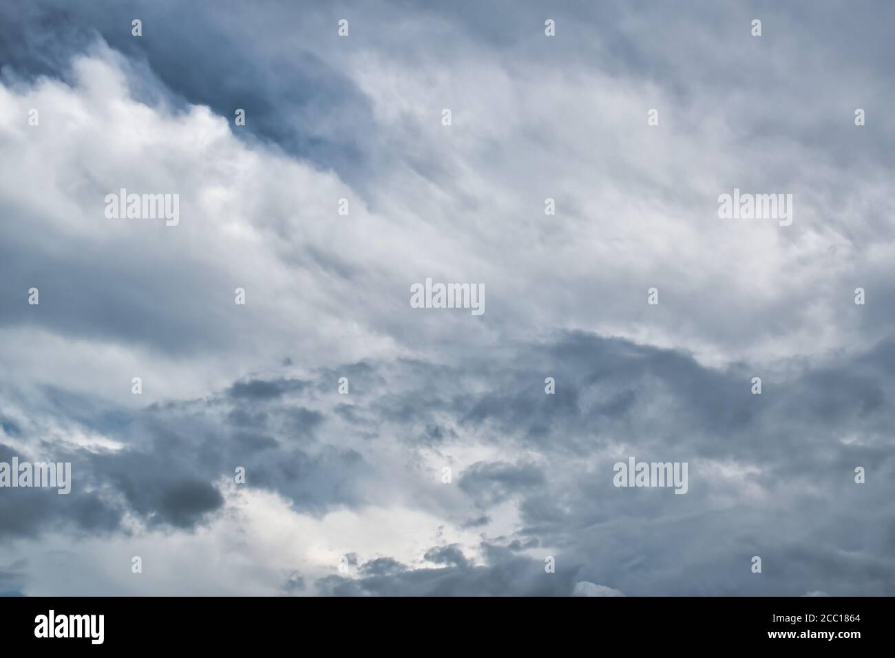 Magnifique cirrus ciel nuageux ciel bleu vif textures d'arrière-plan Banque D'Images