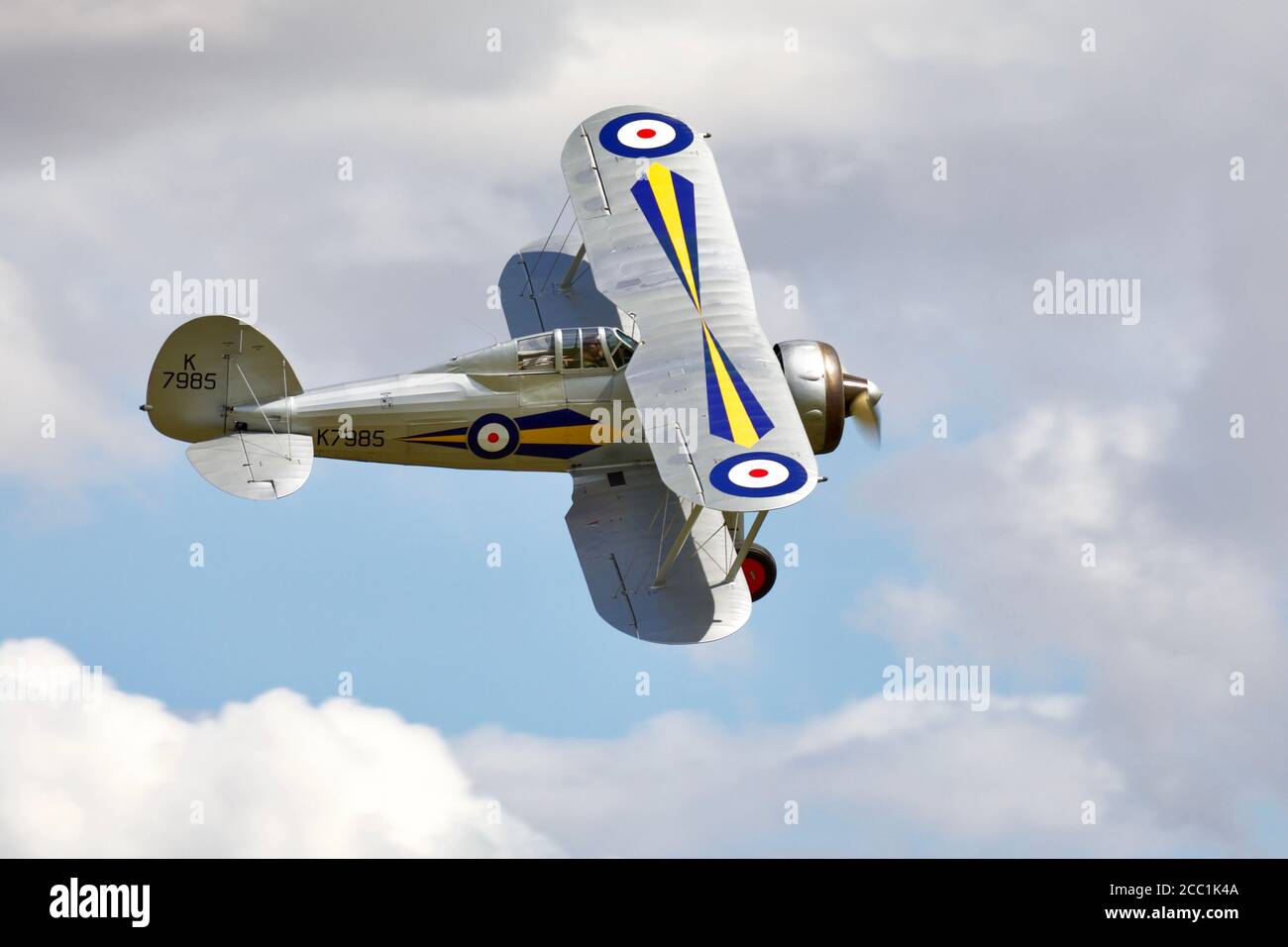 1938 Gloster Gladiator en vol au Shuttleworth Drive-In Airshow sur le 2 août 2020 Banque D'Images