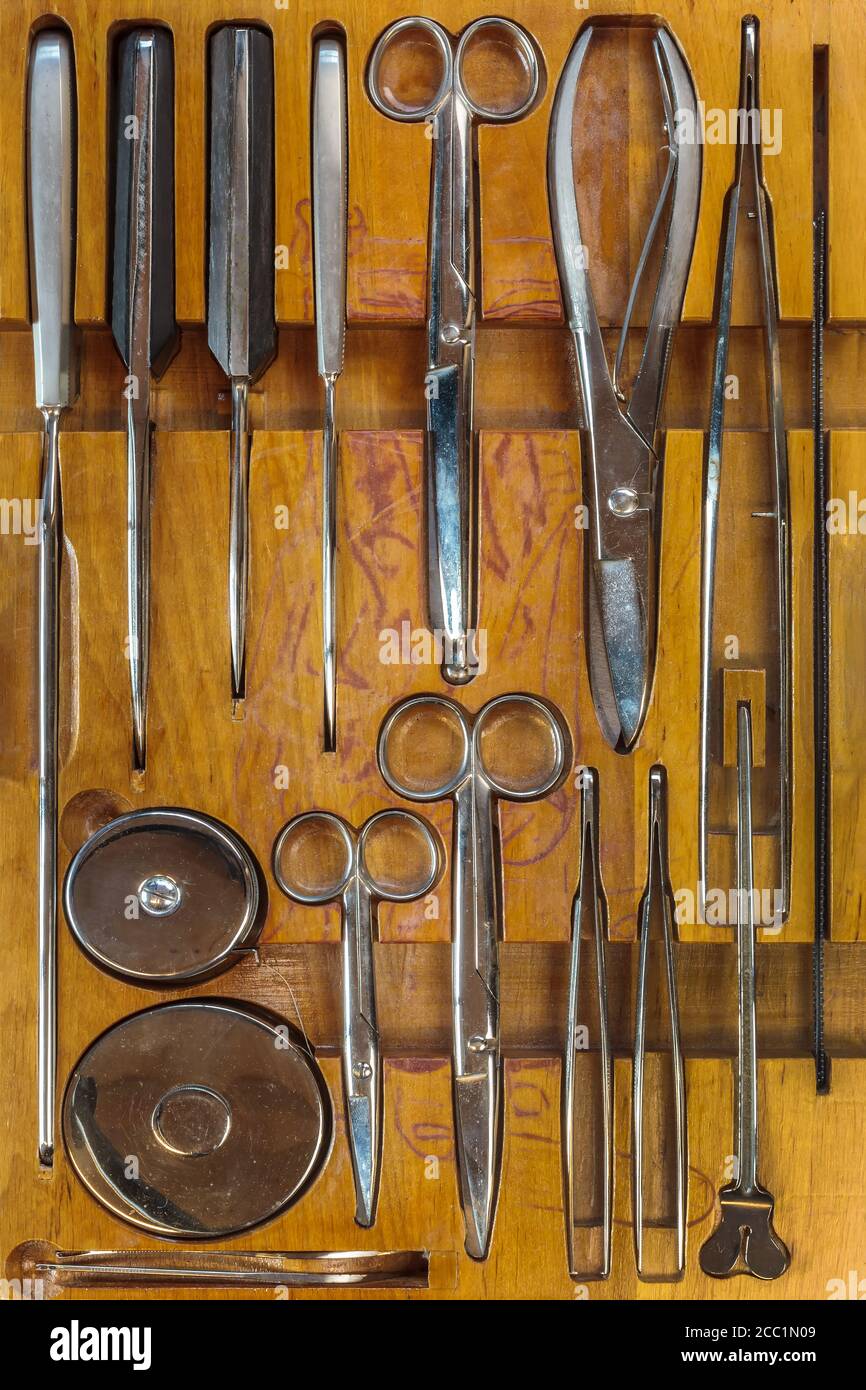 Instruments chirurgicaux anciens Banque de photographies et d'images à  haute résolution - Alamy