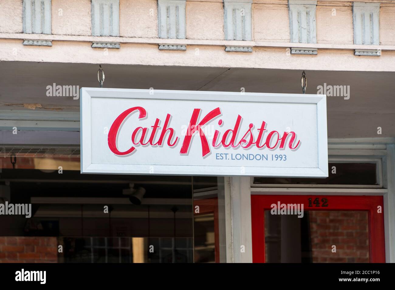 Le panneau Cath kidston se trouve à proximité de Marlborough High Street Banque D'Images