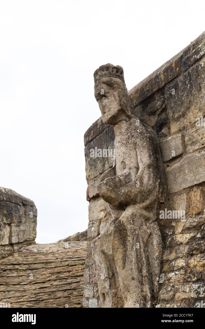 Statue que l'on croyait être de Christ, ou le roi Ethelbald, 14e pont Trinity, Crowland, Croyland, Lincolnshire, Angleterre Banque D'Images