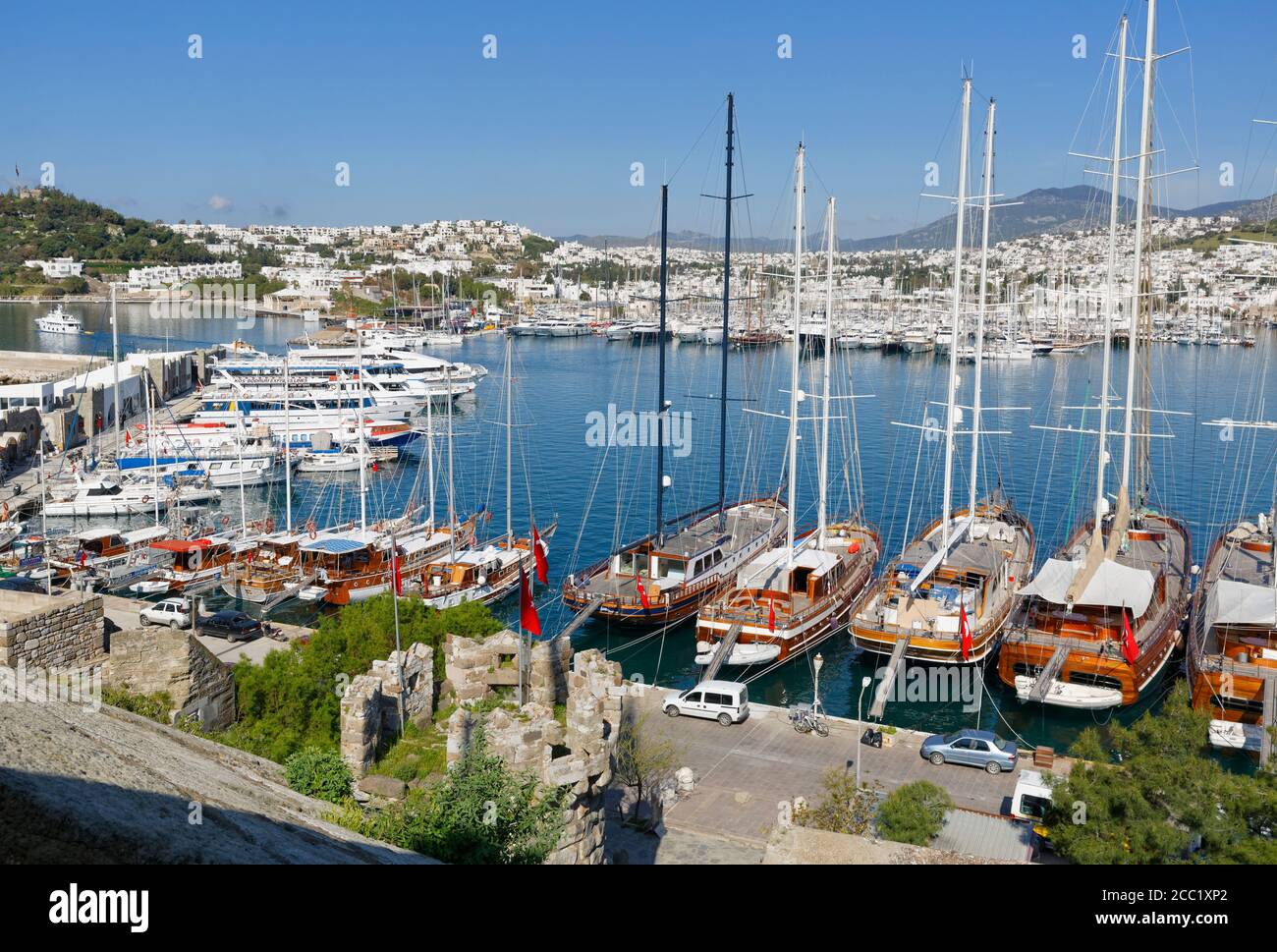 Turquie, Bodrum, vue du port de plaisance et son Château Banque D'Images