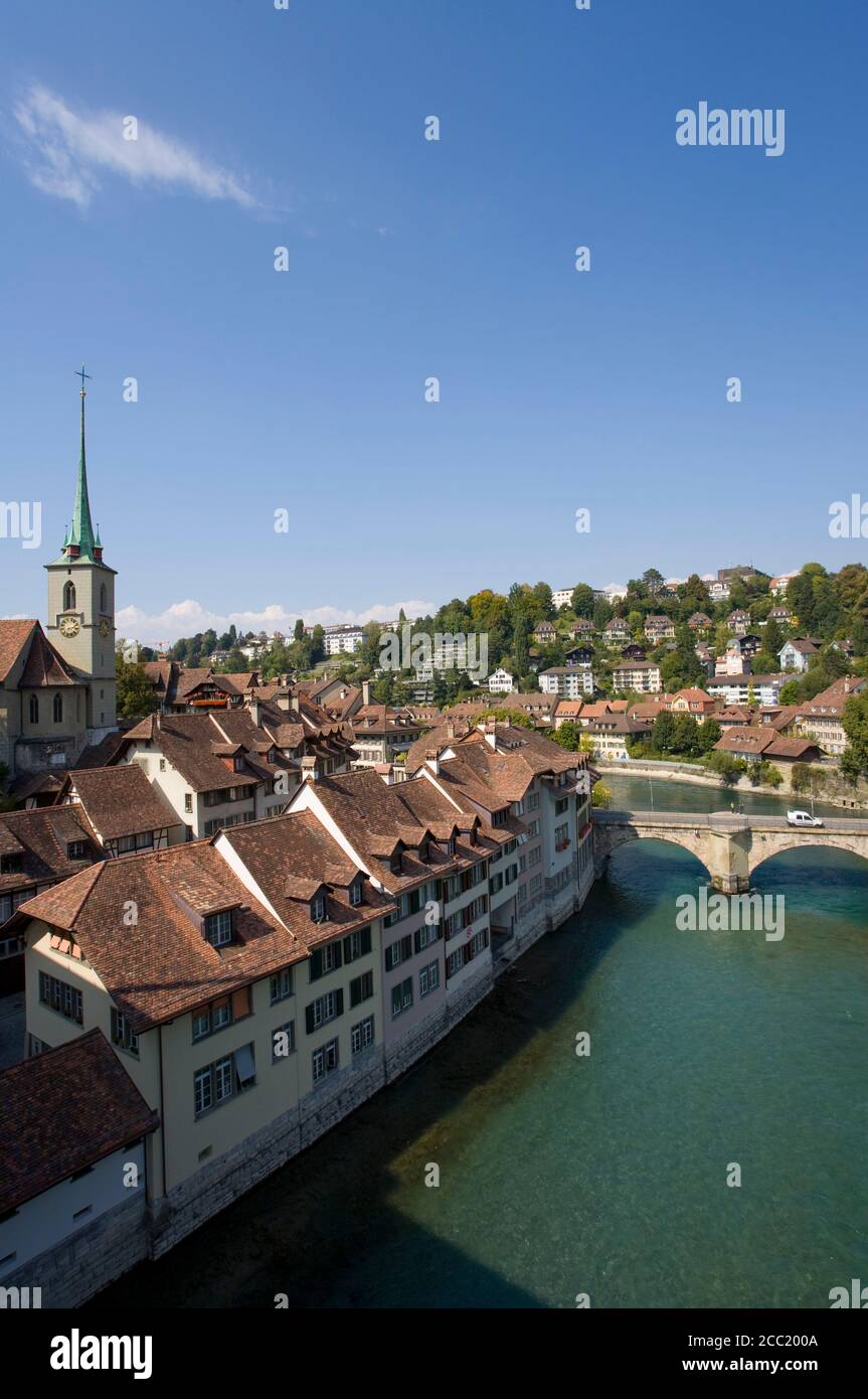 La Suisse, vieille ville de Berne, les bâtiments et les ponts le long de la rivière Aare Banque D'Images