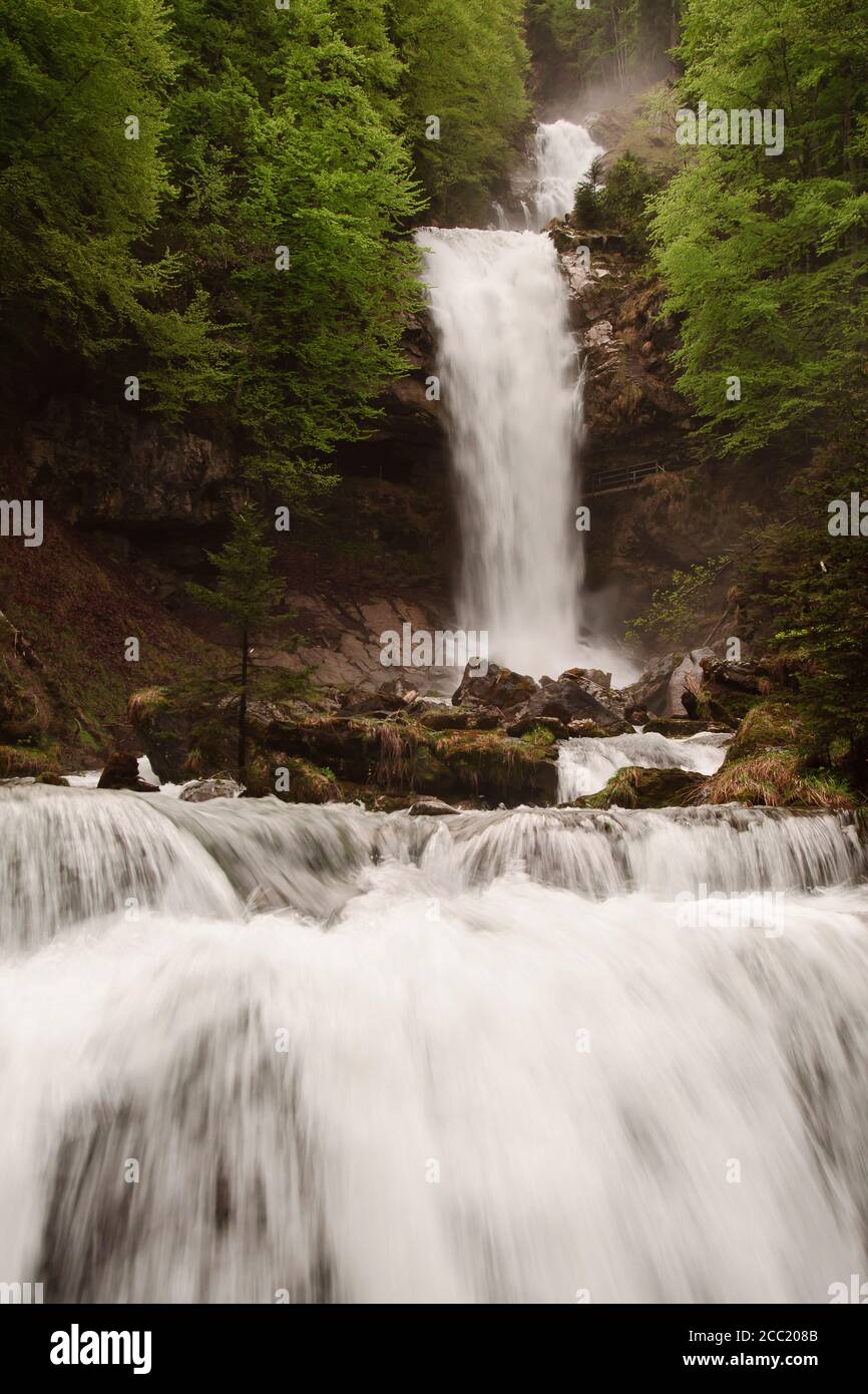 Suisse, vue sur la cascade de Giesbachfälle Banque D'Images