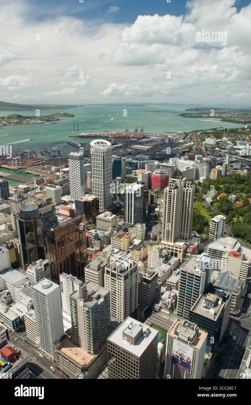 La NOUVELLE ZELANDE, Auckland, vue sur la mer sur les gratte-ciel Banque D'Images