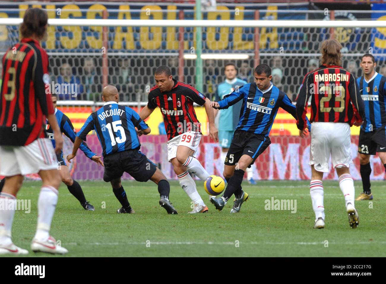 Milan Italie, 11 mars 2007, Stade Meazza, Championnat de football sérieux A 2006/2007, FC Inter - AC Milan: Ronaldo, Stankovic et Dacourt en action pendant le match Banque D'Images