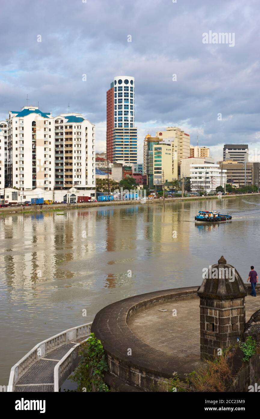 Philippines, île de Luzon, Manille, vue générale depuis les intramuros, rivière Pasig Banque D'Images